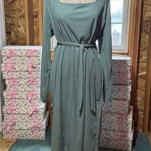 Green Long Sleeve Square Neck Gown for Casual Occasions